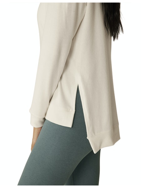 LONG WEEKEND LOUNGE PULLOVER - Kremlituð frá Beyond yoga