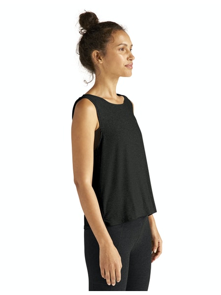 FEATHERWEIGHT AQUARIUS TANK - Svartur - frá Beyond Yoga