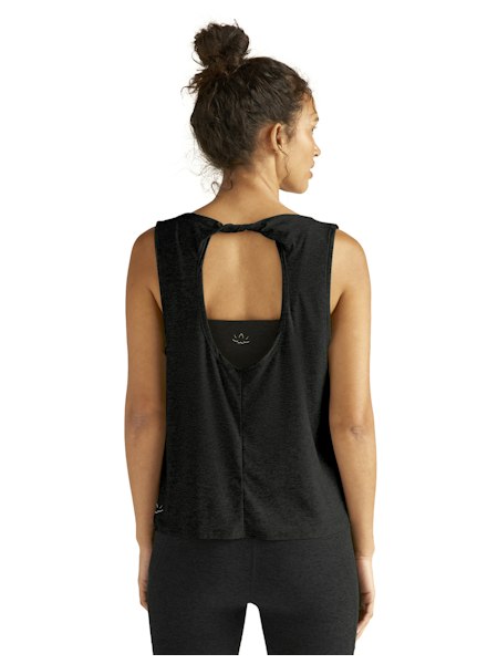 FEATHERWEIGHT AQUARIUS TANK - Svartur - frá Beyond Yoga
