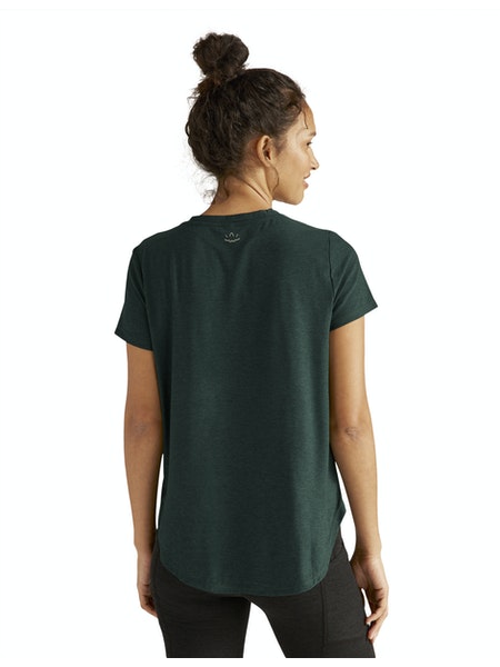 FEATHERWEIGHT ON THE DOWN LOW TEE - Beyond Yoga (Dökk grænn)