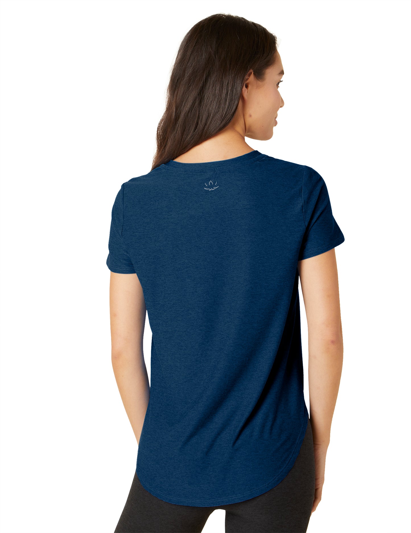 FEATHERWEIGHT ON THE DOWN LOW TEE - Beyond Yoga (blár)