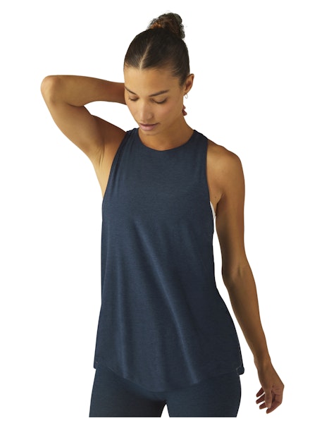 FEATHERWEIGHT CAPTIVATE CUTOUT TANK - Beyond Yoga (NOCTURNAL NAVY)