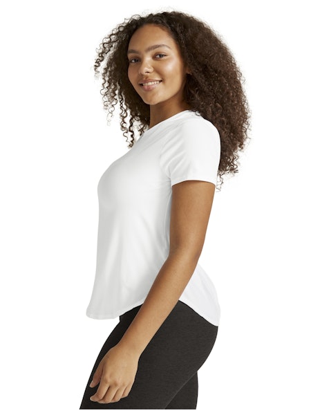 FEATHERWEIGHT ON THE DOWN LOW TEE - Cloud white - Beyond Yoga