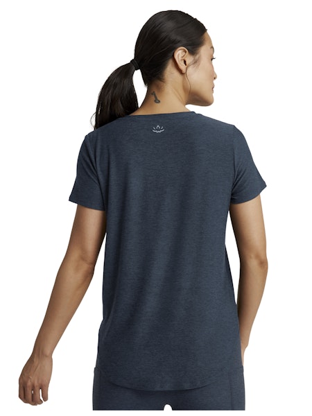 FEATHERWEIGHT ON THE DOWN LOW TEE - NOCTURNAL NAVY  - Beyond Yoga