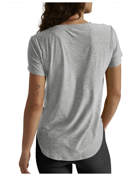 FEATHERWEIGHT ON THE DOWN LOW TEE - Silver Mist - Beyond Yoga