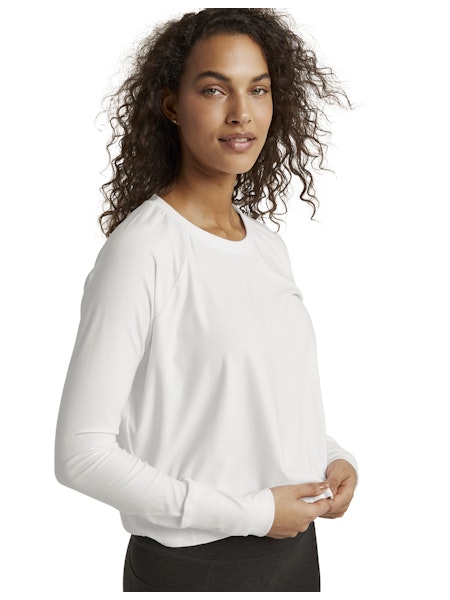 POWERBEYOND LITE AIRSHIELD LONG SLEEVE TOP - Beyond Yoga (CLOUD WHITE)