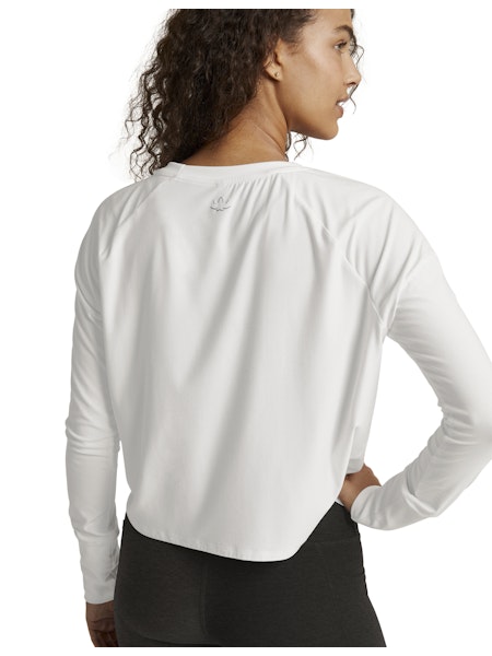 POWERBEYOND LITE AIRSHIELD LONG SLEEVE TOP - Beyond Yoga (CLOUD WHITE)