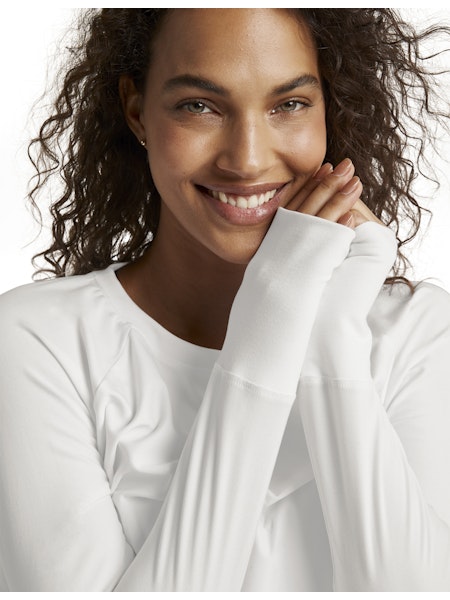 POWERBEYOND LITE AIRSHIELD LONG SLEEVE TOP - Beyond Yoga (CLOUD WHITE)