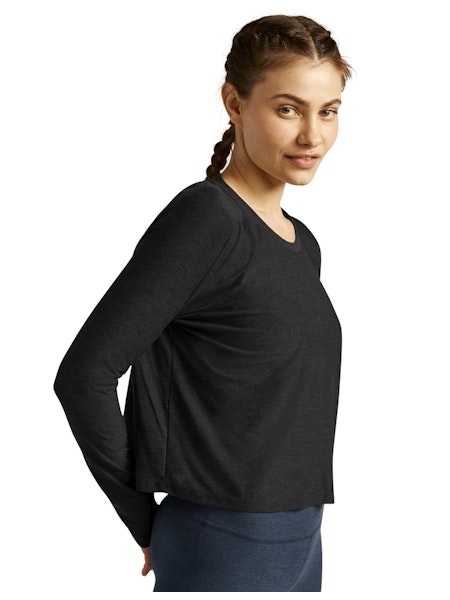 FEATHERWEIGHT DAYDREAMER PULLOVER - DARKEST NIGHT - Beyond Yoga