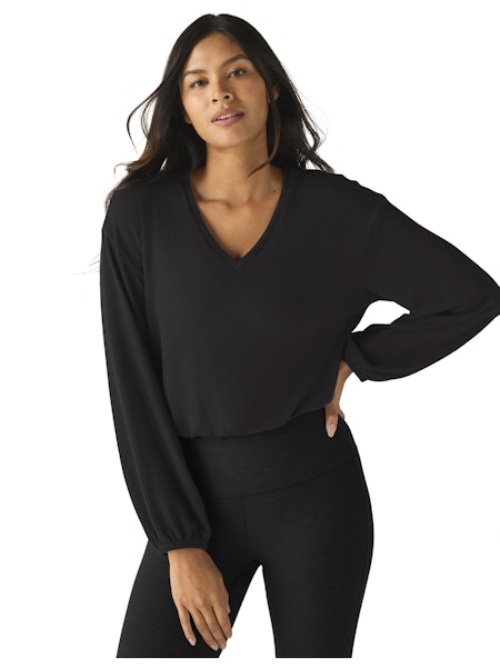 SOFT SPOKEN CROPPED PULLOVER - Black - FRÁ BEYOND YOGA