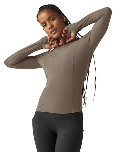 POWERBEYOND LITE AIRSHIELD LONG SLEEVE TOP - Beyond Yoga (DUNE)